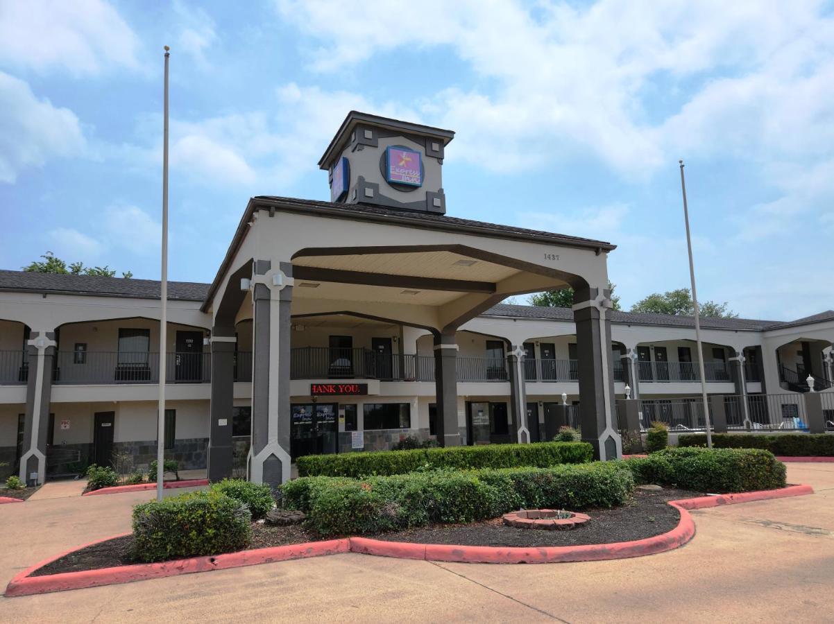 Express Inn Tomball Exterior photo