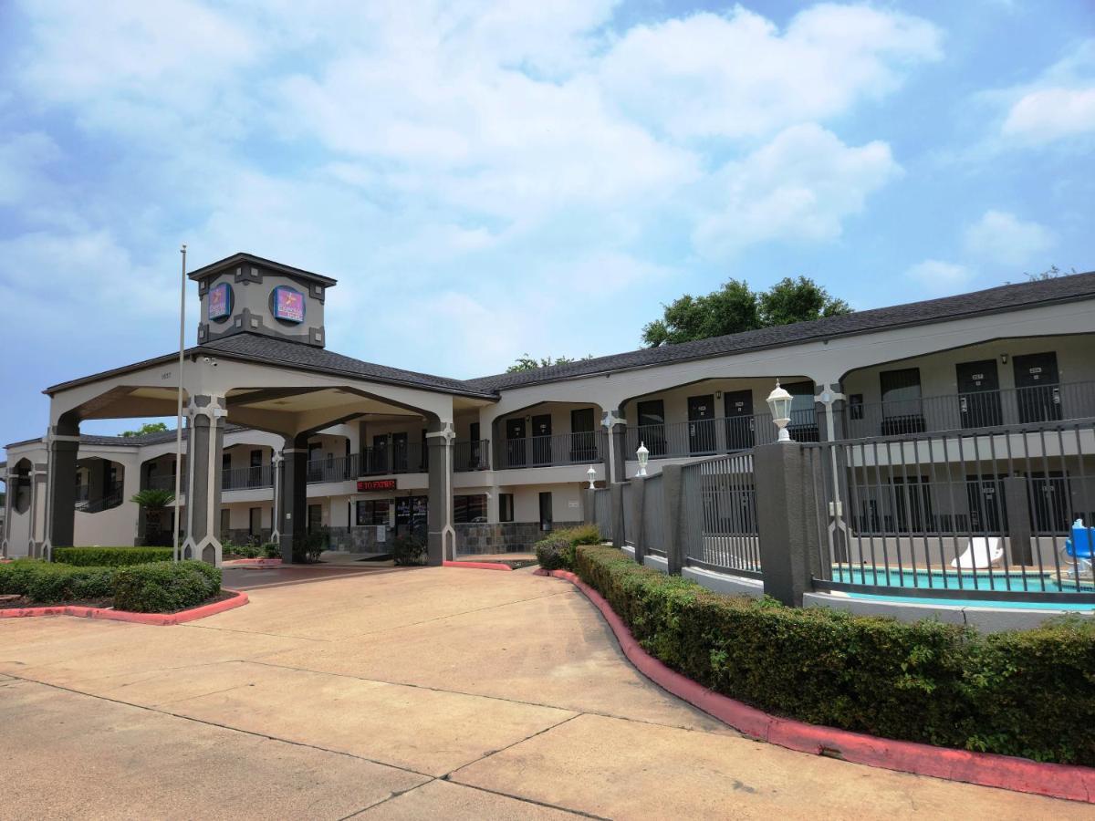 Express Inn Tomball Exterior photo