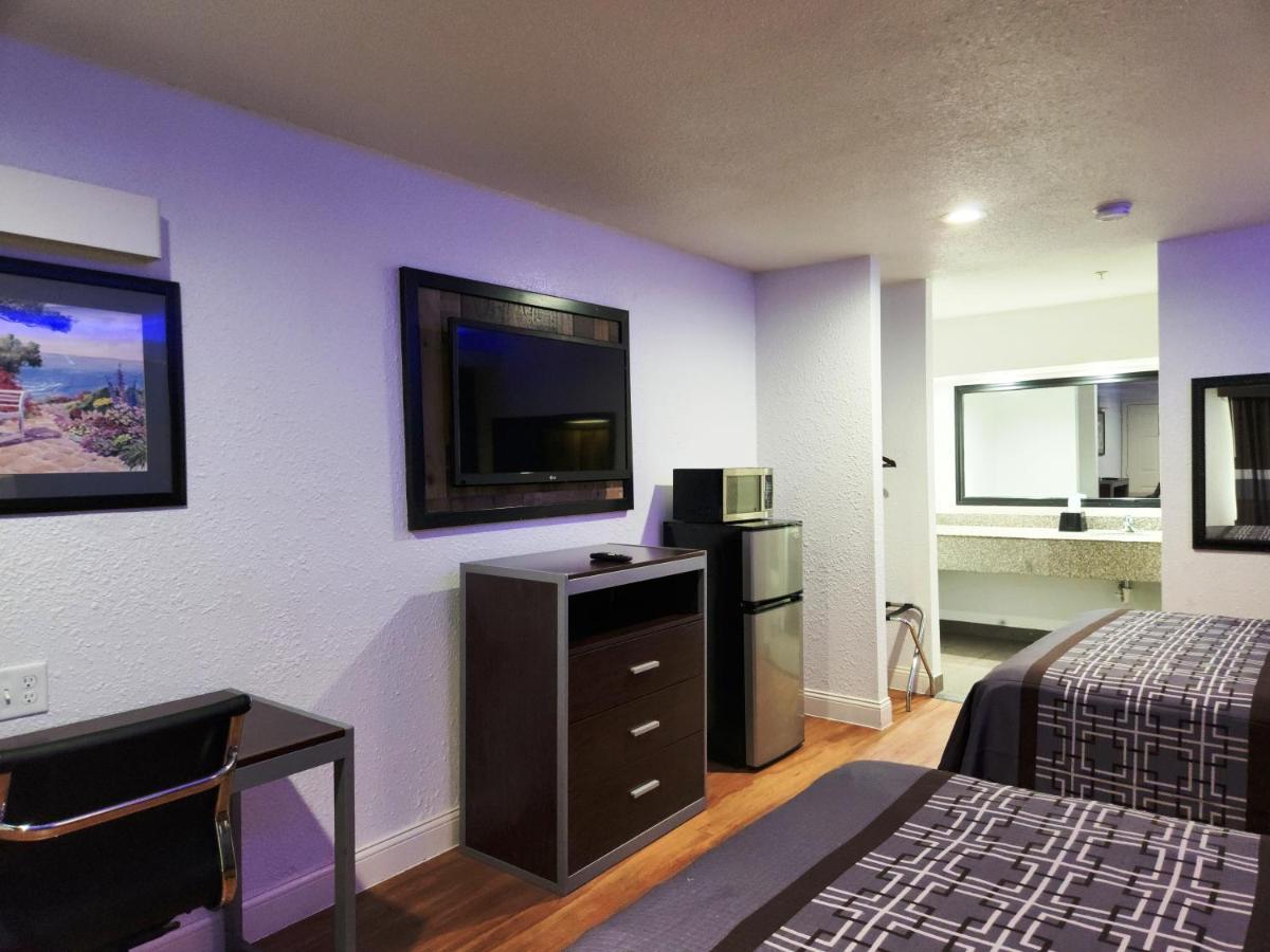 Express Inn Tomball Exterior photo