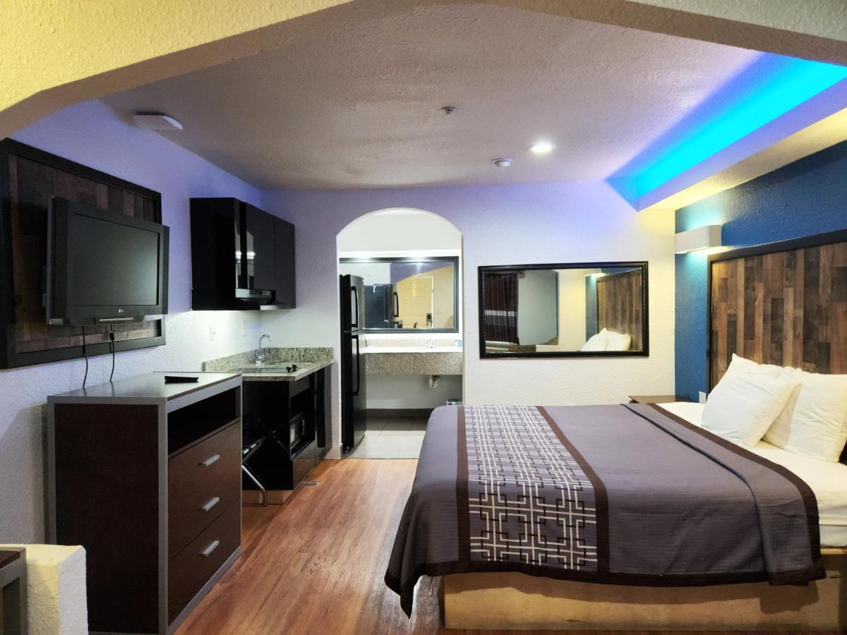 Express Inn Tomball Exterior photo