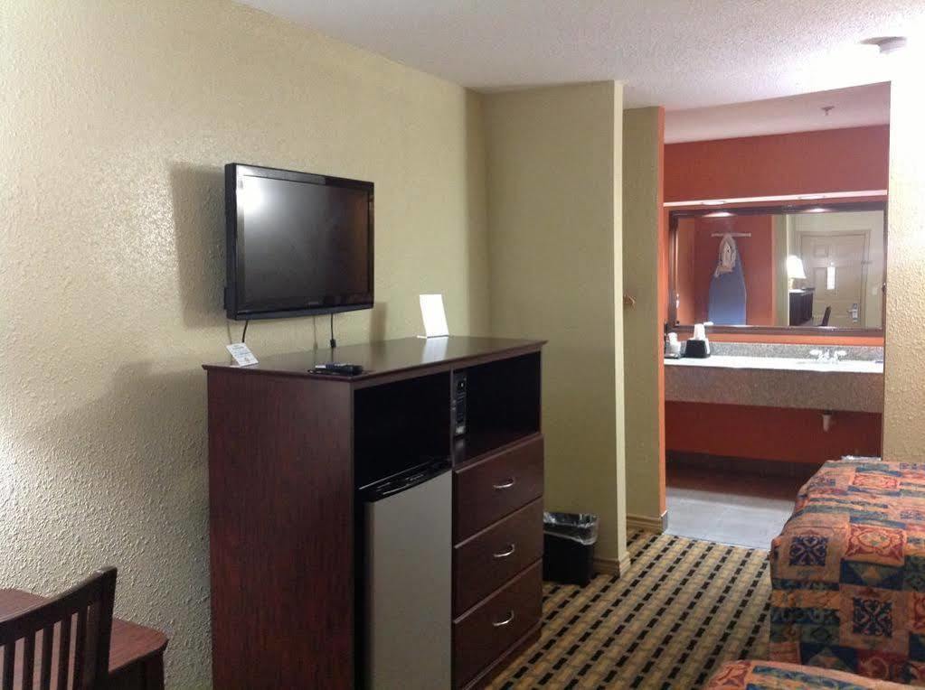 Express Inn Tomball Exterior photo