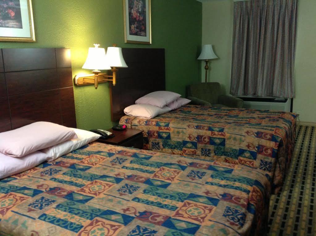 Express Inn Tomball Exterior photo