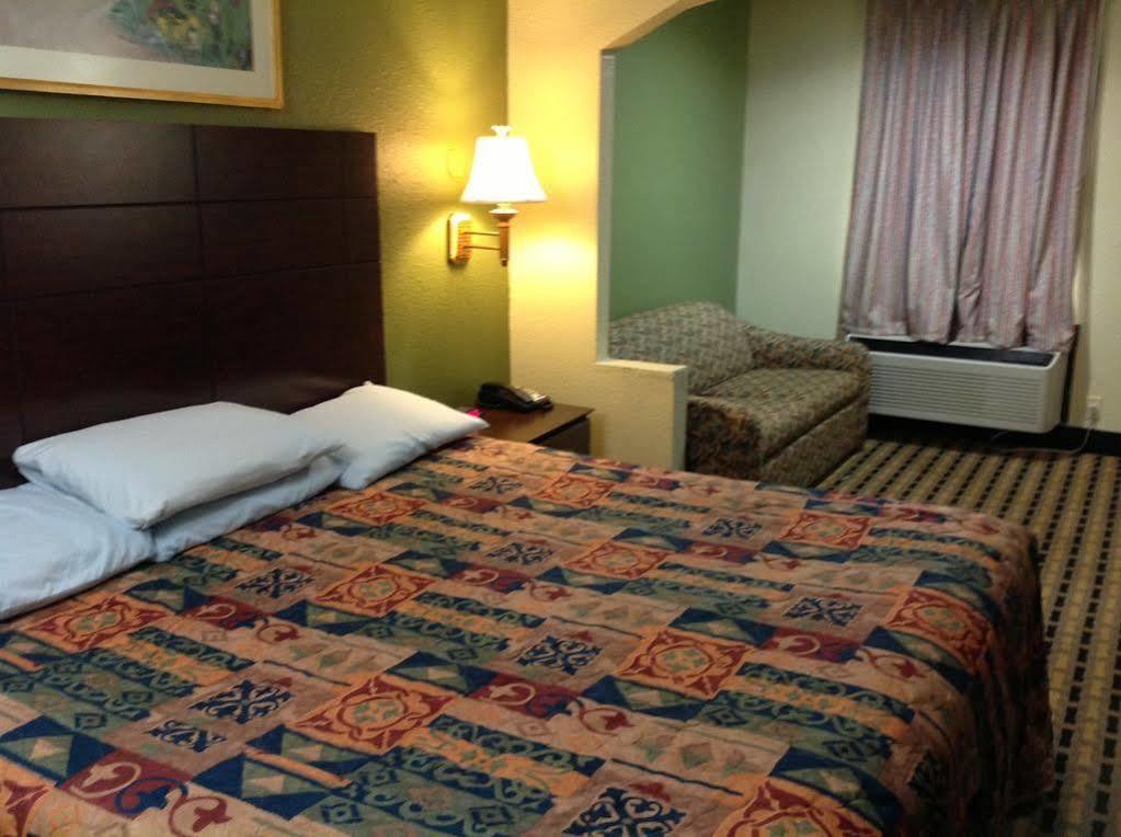 Express Inn Tomball Exterior photo